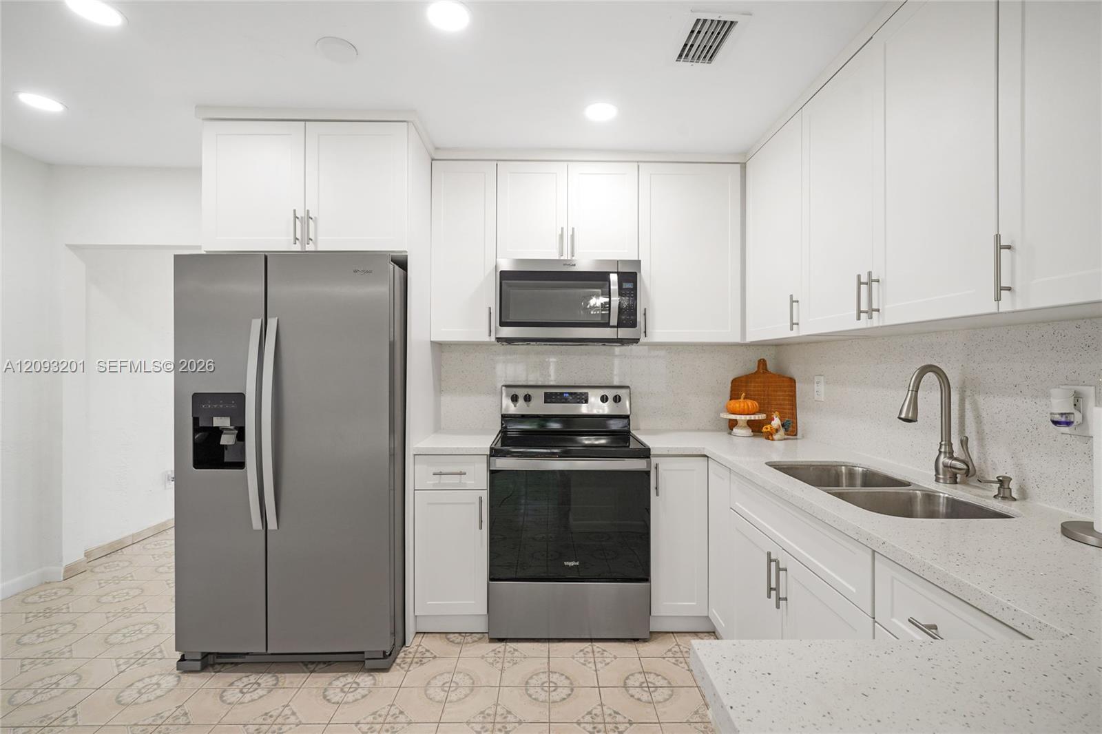 1250 W 34th Street Property Photo 5