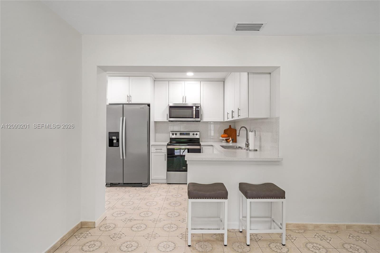 1250 W 34th Street Property Photo 6