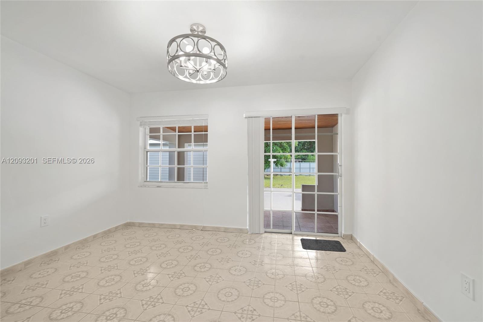 1250 W 34th Street Property Photo 8