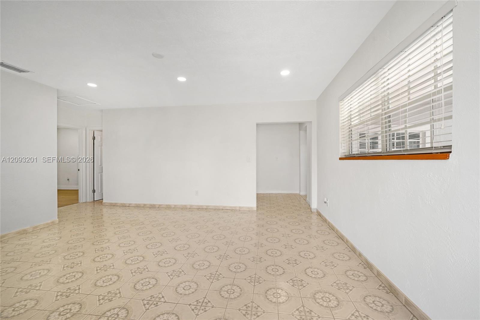 1250 W 34th Street Property Photo 11