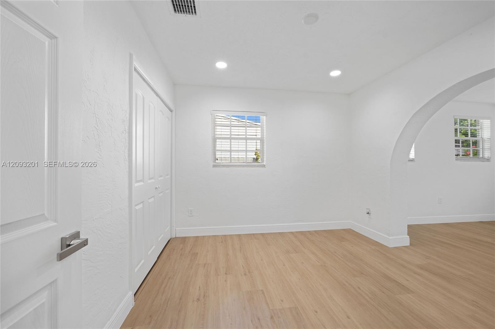 1250 W 34th Street Property Photo 14