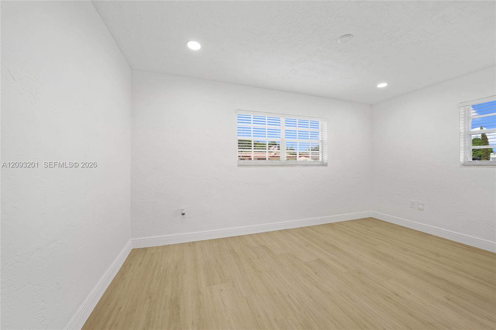 1250 W 34th Street Property Photo 19