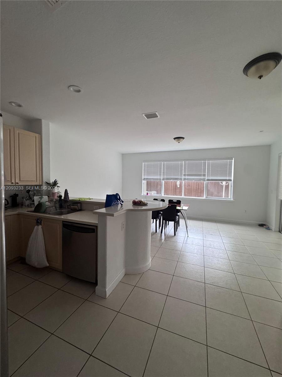 A12093233 Property Photo 9