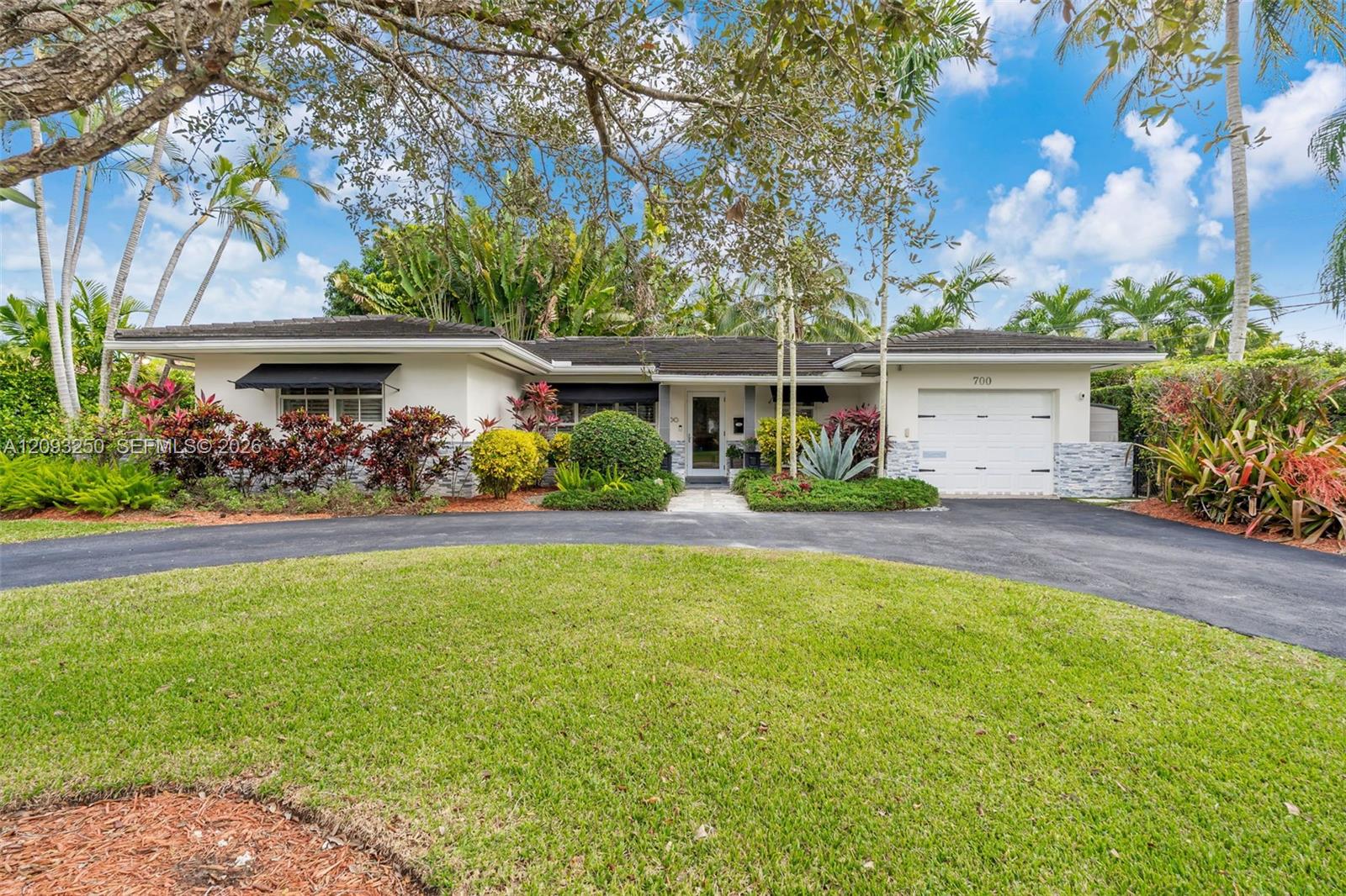 700 Vilabella Avenue Property Photo 1