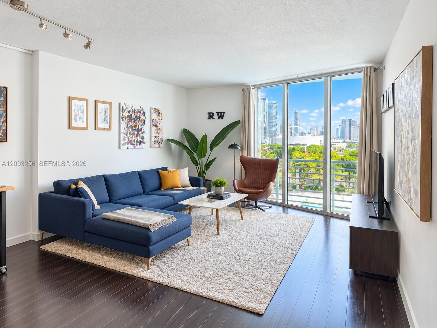 325 S Biscayne Boulevard 1424 Property Photo 1