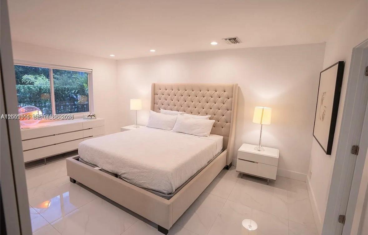 A12093319 Property Photo 3