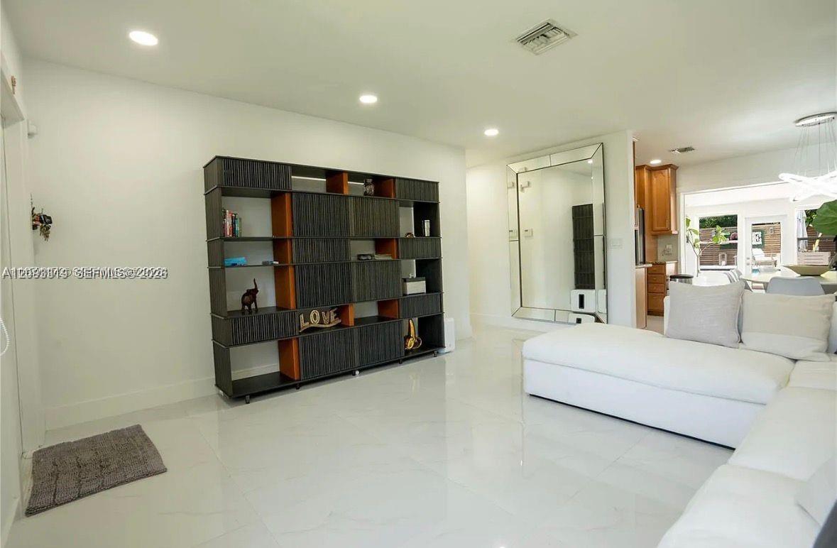 A12093319 Property Photo 10