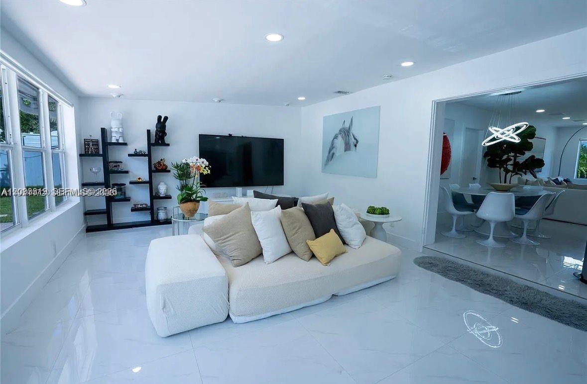 A12093319 Property Photo 18