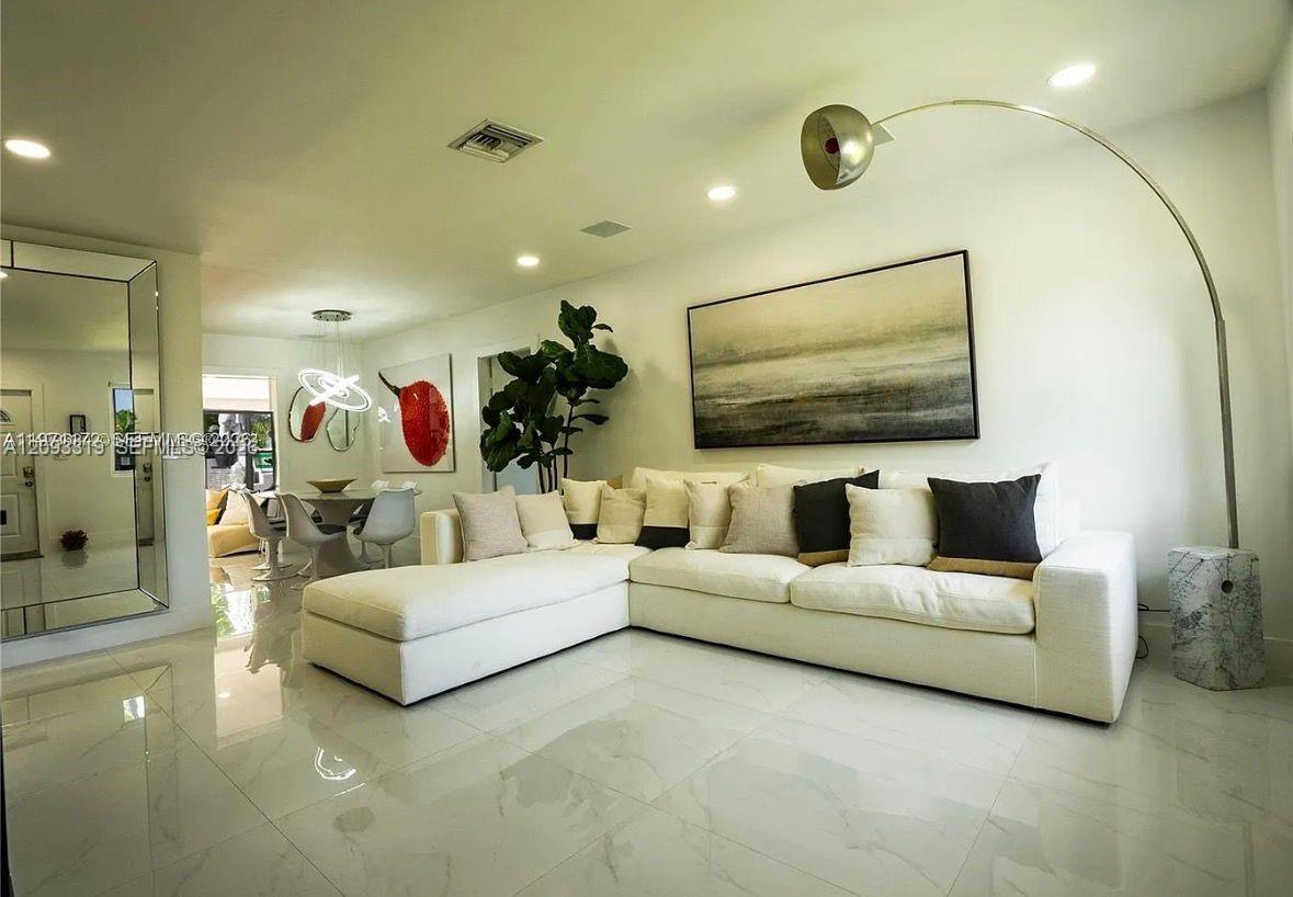 A12093319 Property Photo 19