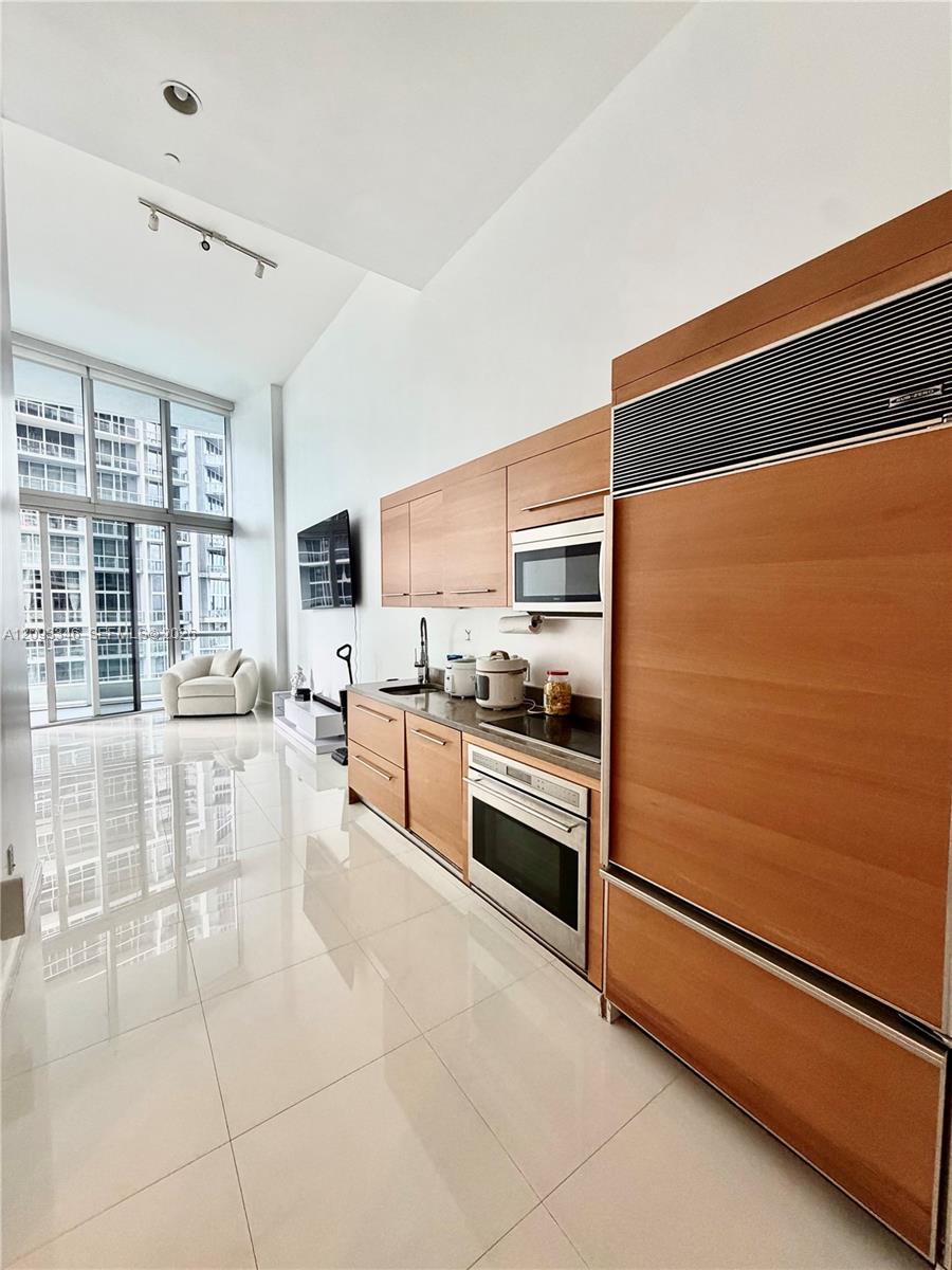 495 Brickell Avenue 2206 Property Photo 3