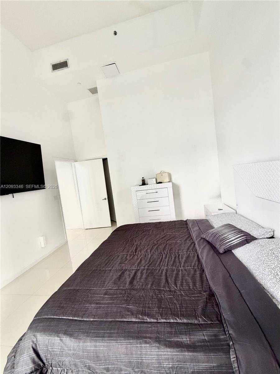 495 Brickell Avenue 2206 Property Photo 6