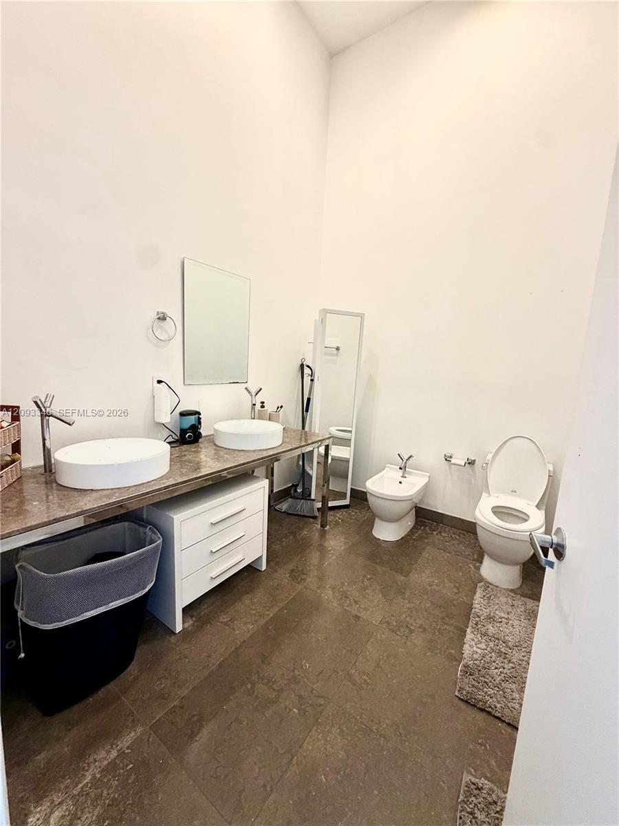 495 Brickell Avenue 2206 Property Photo 8