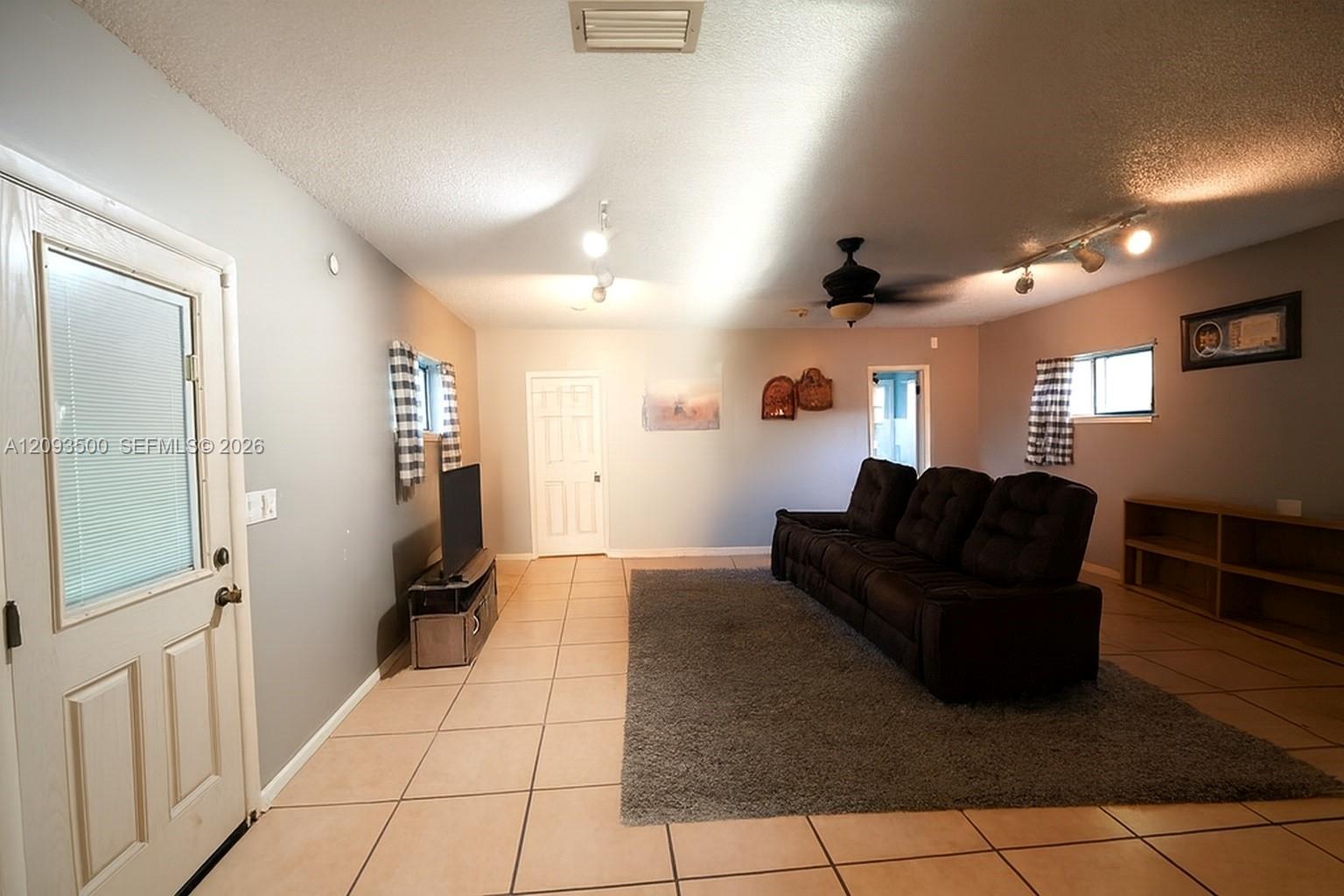 3511 Cesery Boulevard Property Photo 3