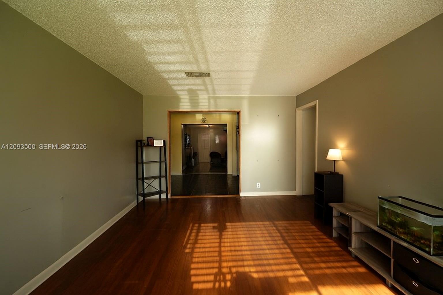 3511 Cesery Boulevard Property Photo 4