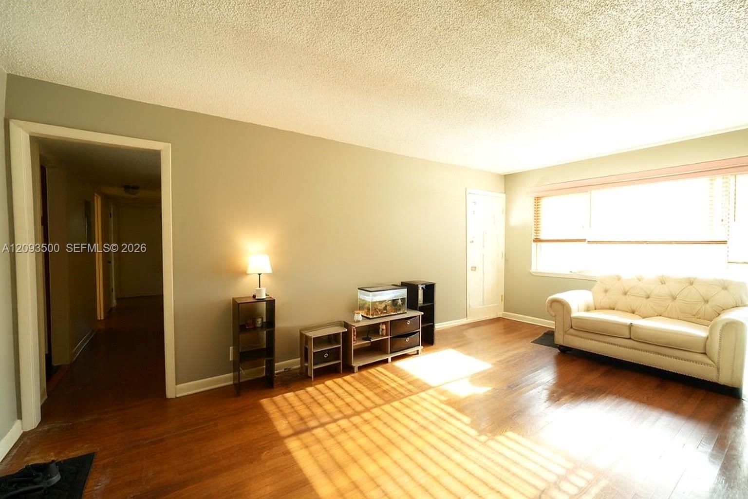 3511 Cesery Boulevard Property Photo 5