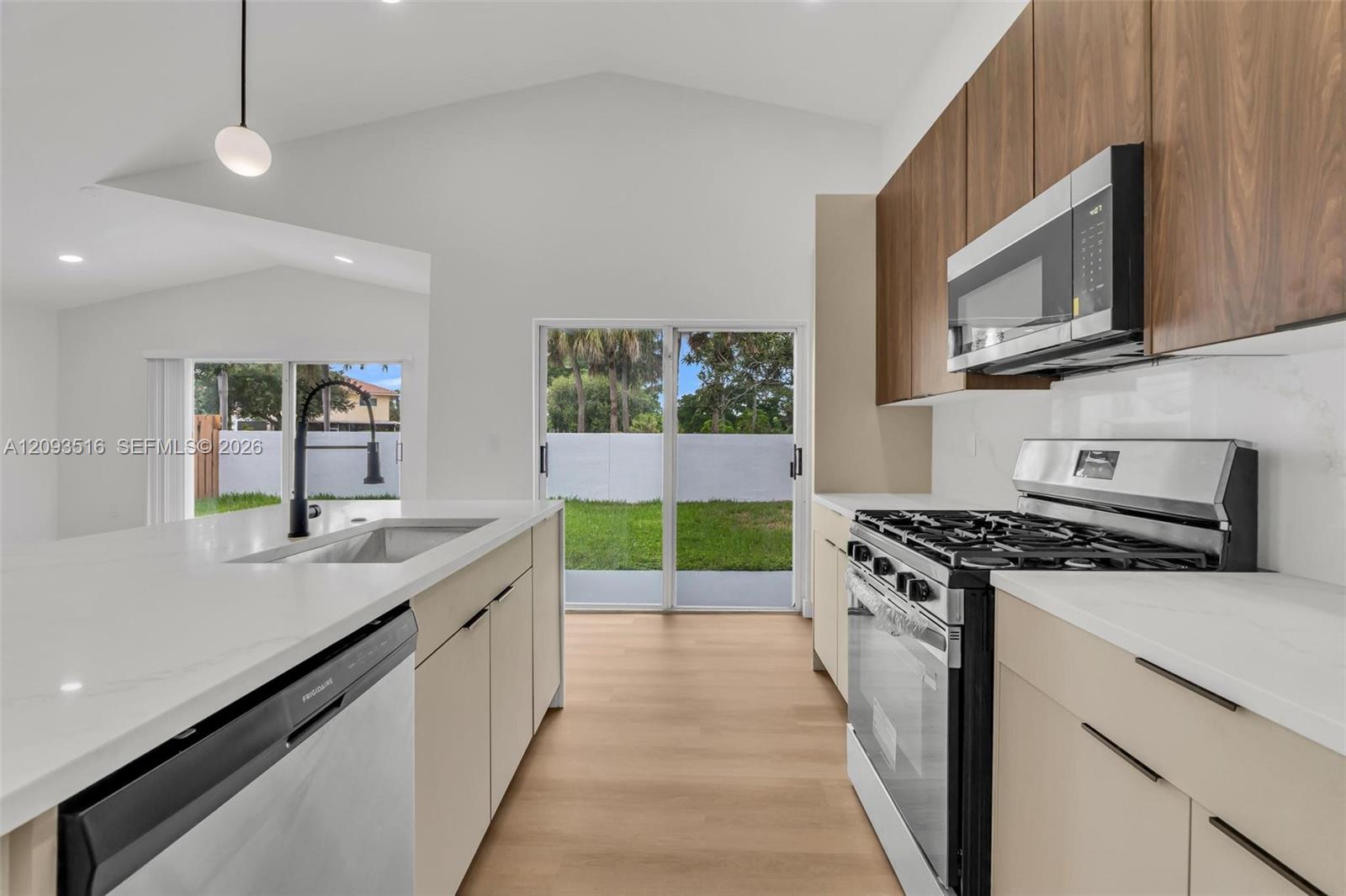 16 Gables Boulevard Property Photo 8