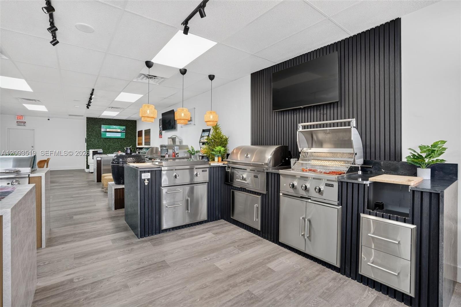 A12093519 Property Photo 3