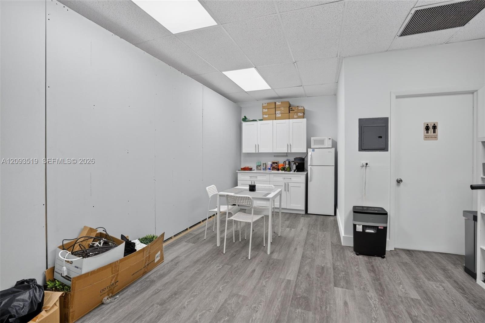 A12093519 Property Photo 21