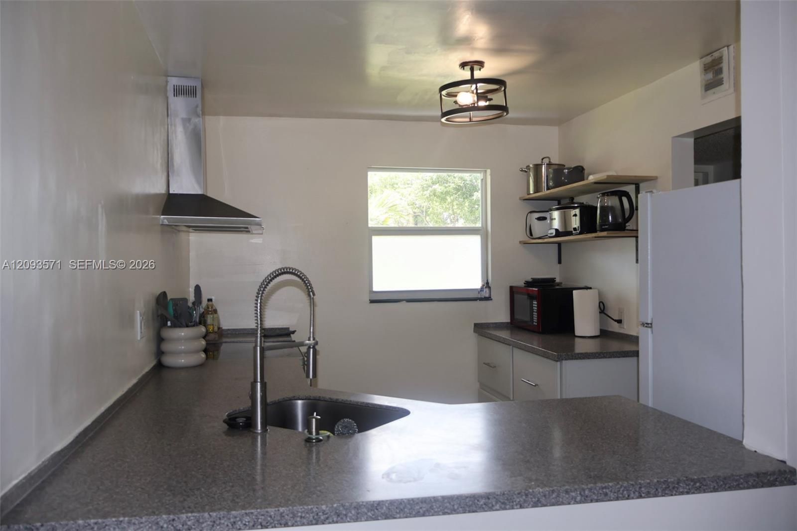 A12093571 Property Photo 5