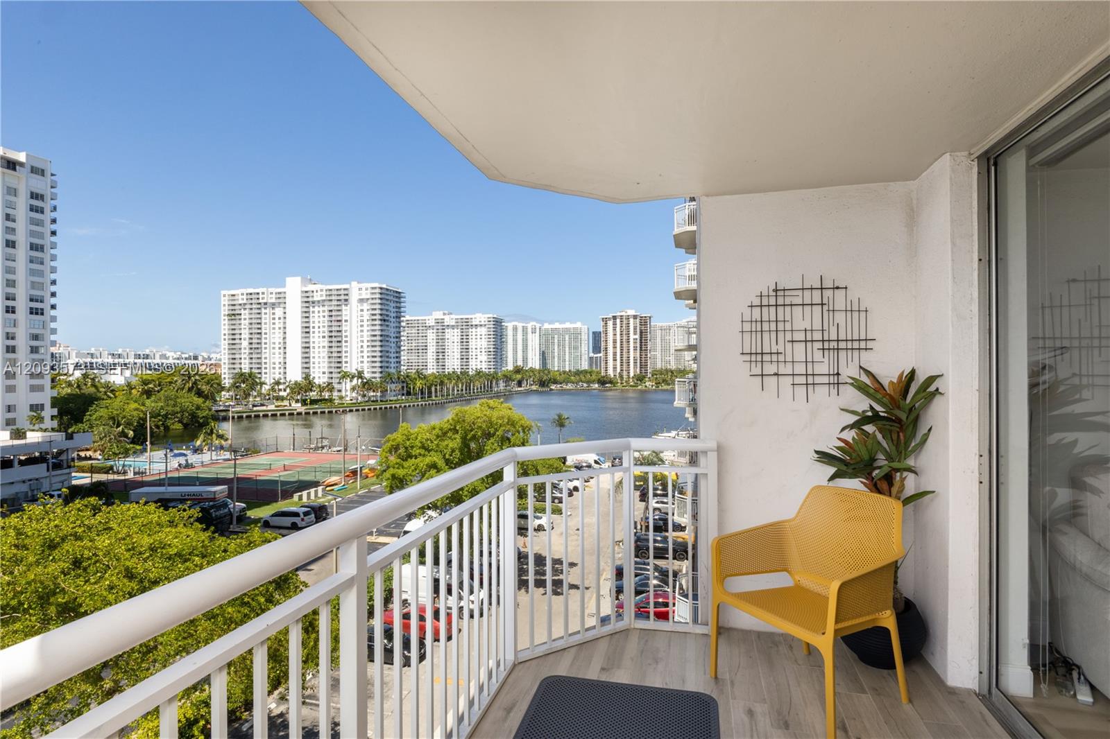 18051 Biscayne Boulevard 502 Property Photo 1