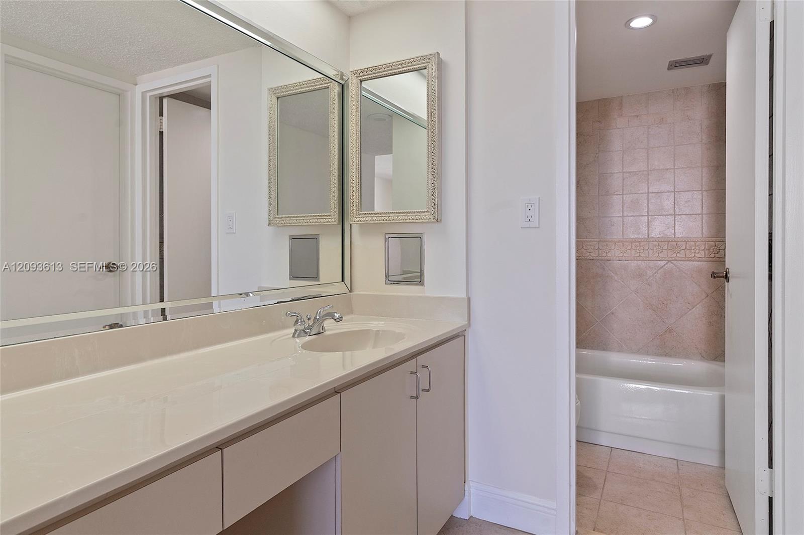5701 Collins Avenue 1007 Property Photo 20