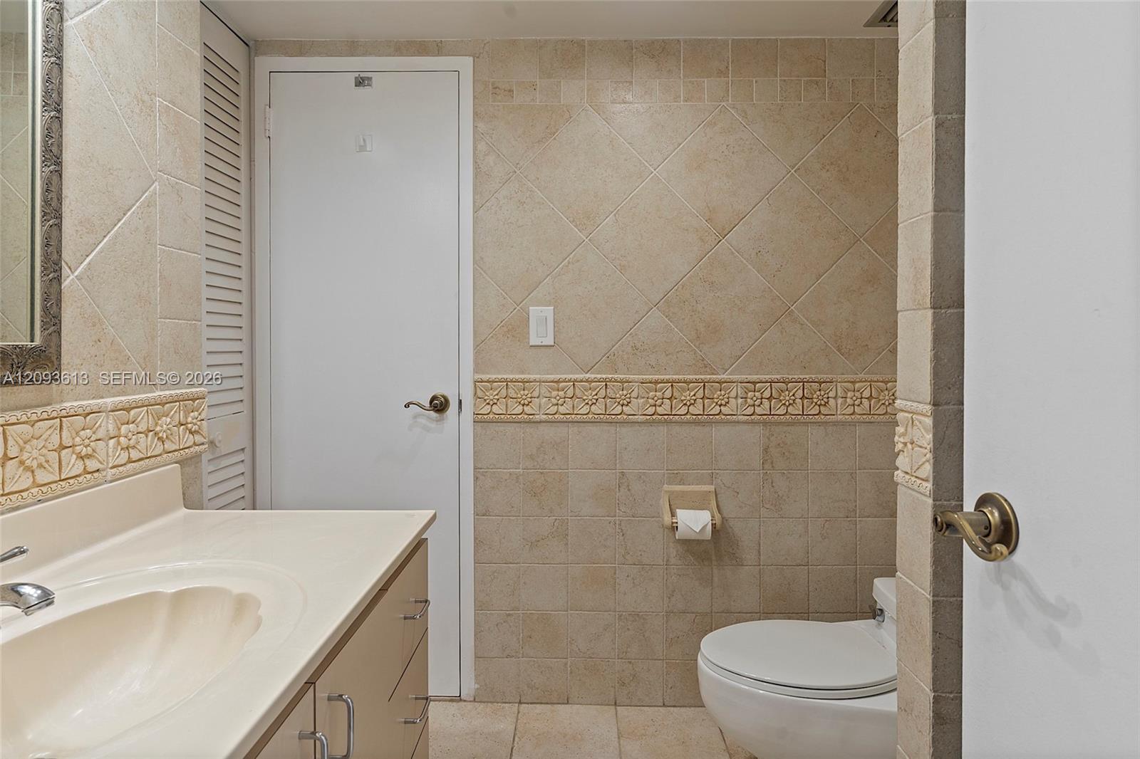 5701 Collins Avenue 1007 Property Photo 22