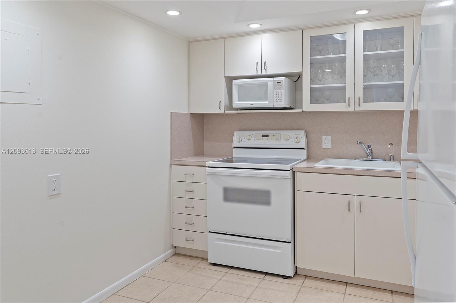 5701 Collins Avenue 1007 Property Photo 28