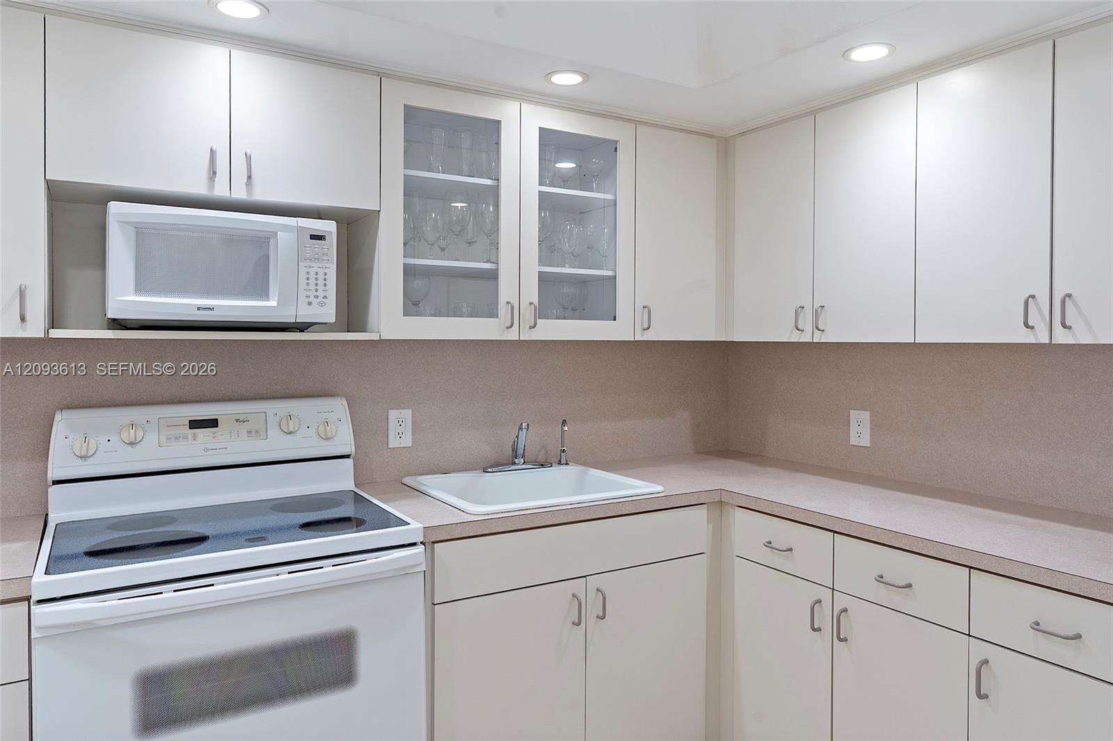 5701 Collins Avenue 1007 Property Photo 29