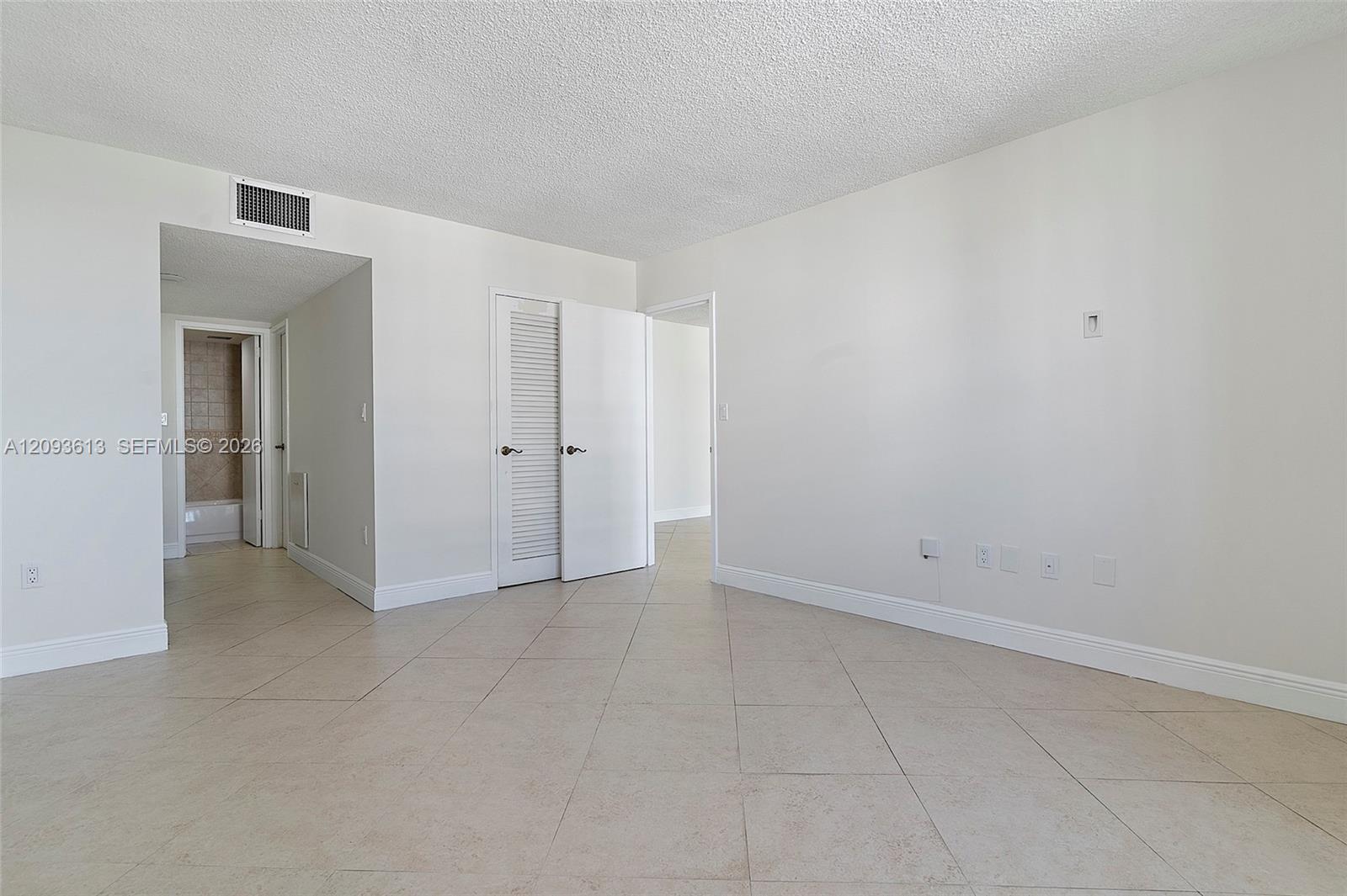 5701 Collins Avenue 1007 Property Photo 32
