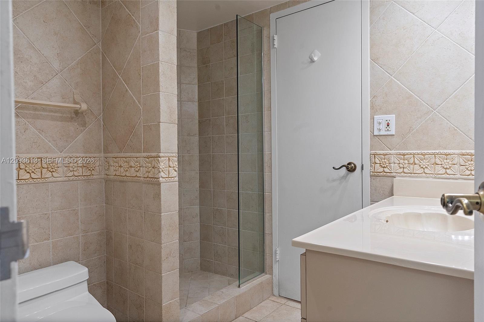 5701 Collins Avenue 1007 Property Photo 37