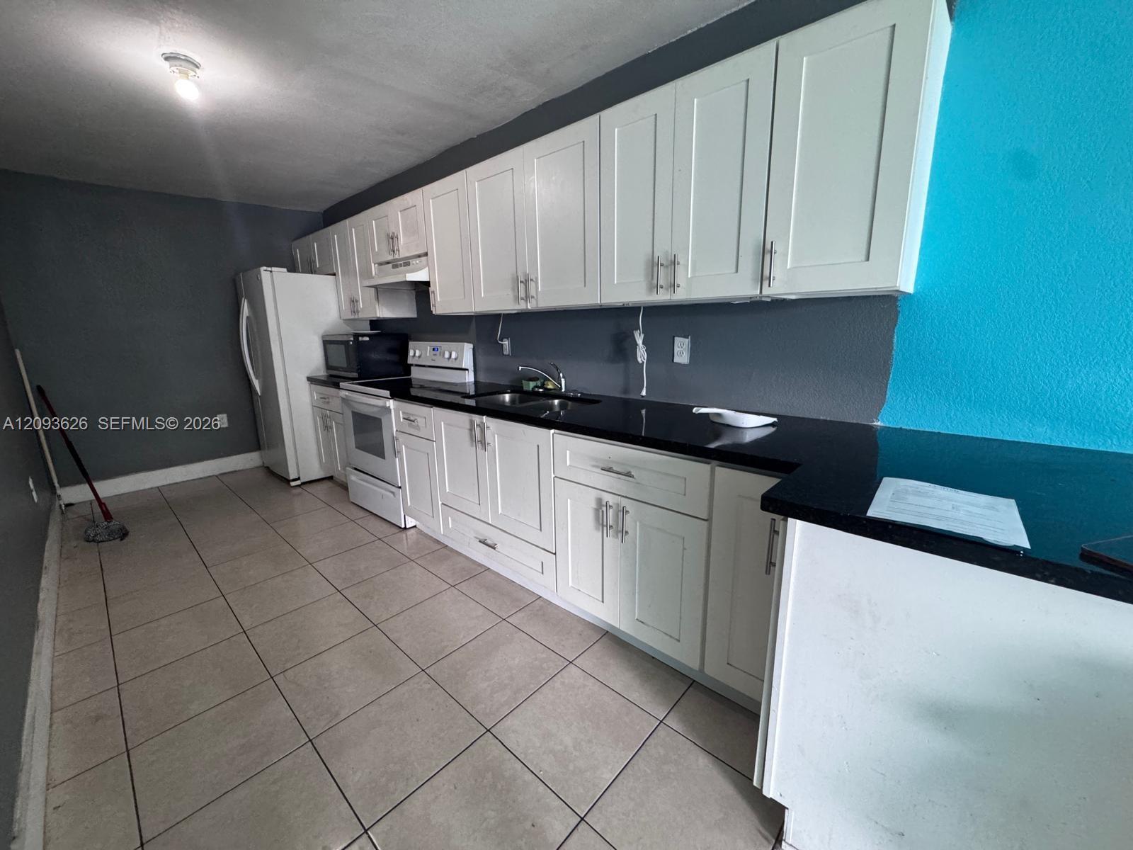 A12093626 Property Photo 5
