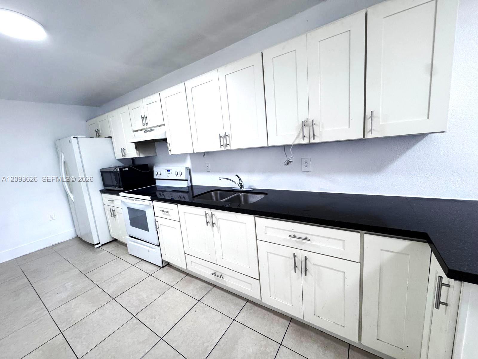 A12093626 Property Photo 5