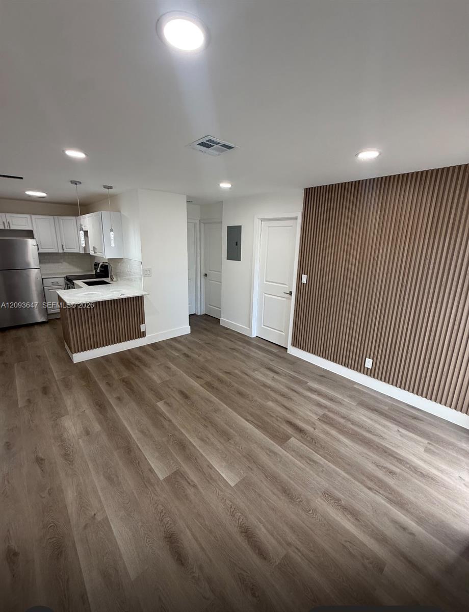 A12093647 Property Photo 3