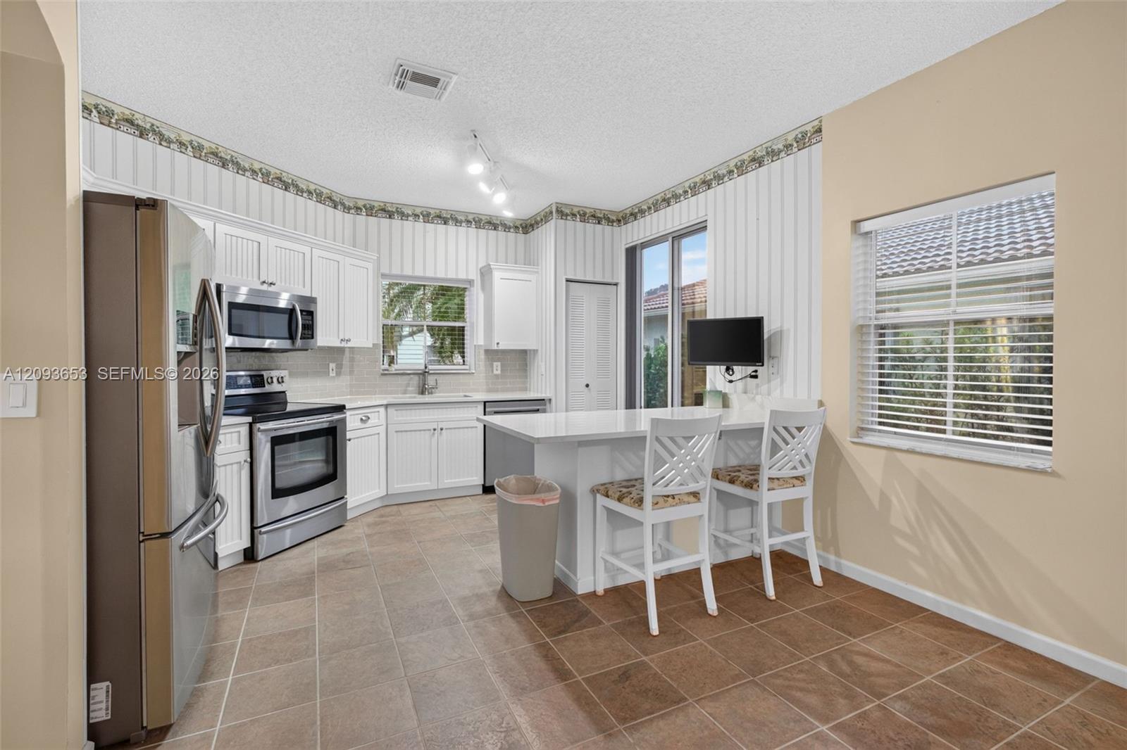 18577 Nw 19th Street Property Photo 14