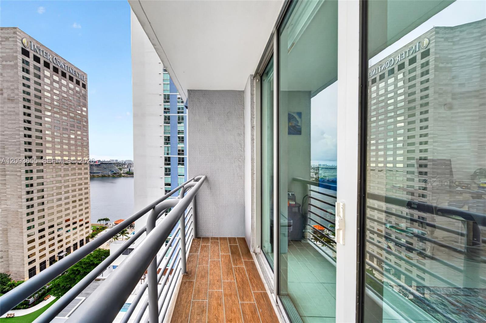 325 S Biscayne Boulevard 2320 Property Photo 8