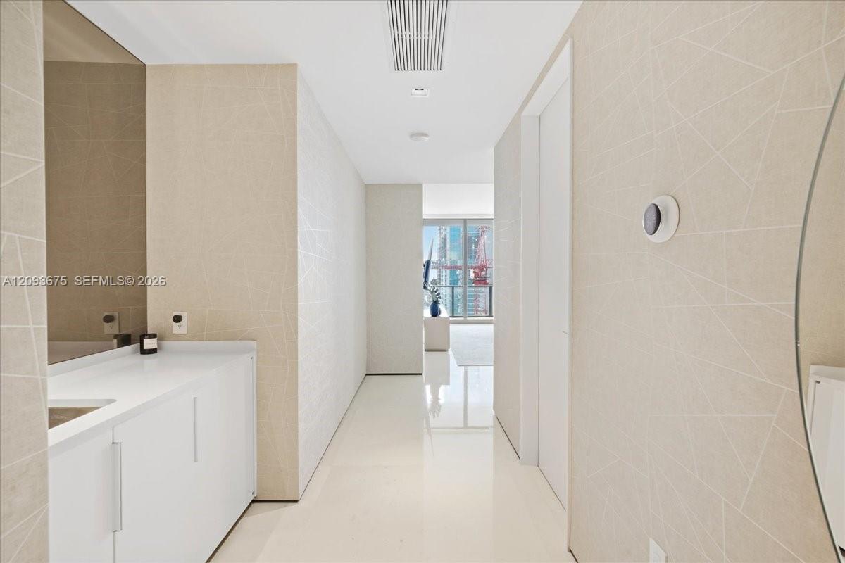 1000 Biscayne Boulevard 4102 Property Photo 14