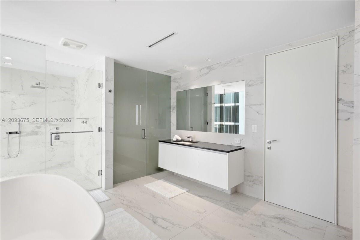 1000 Biscayne Boulevard 4102 Property Photo 17