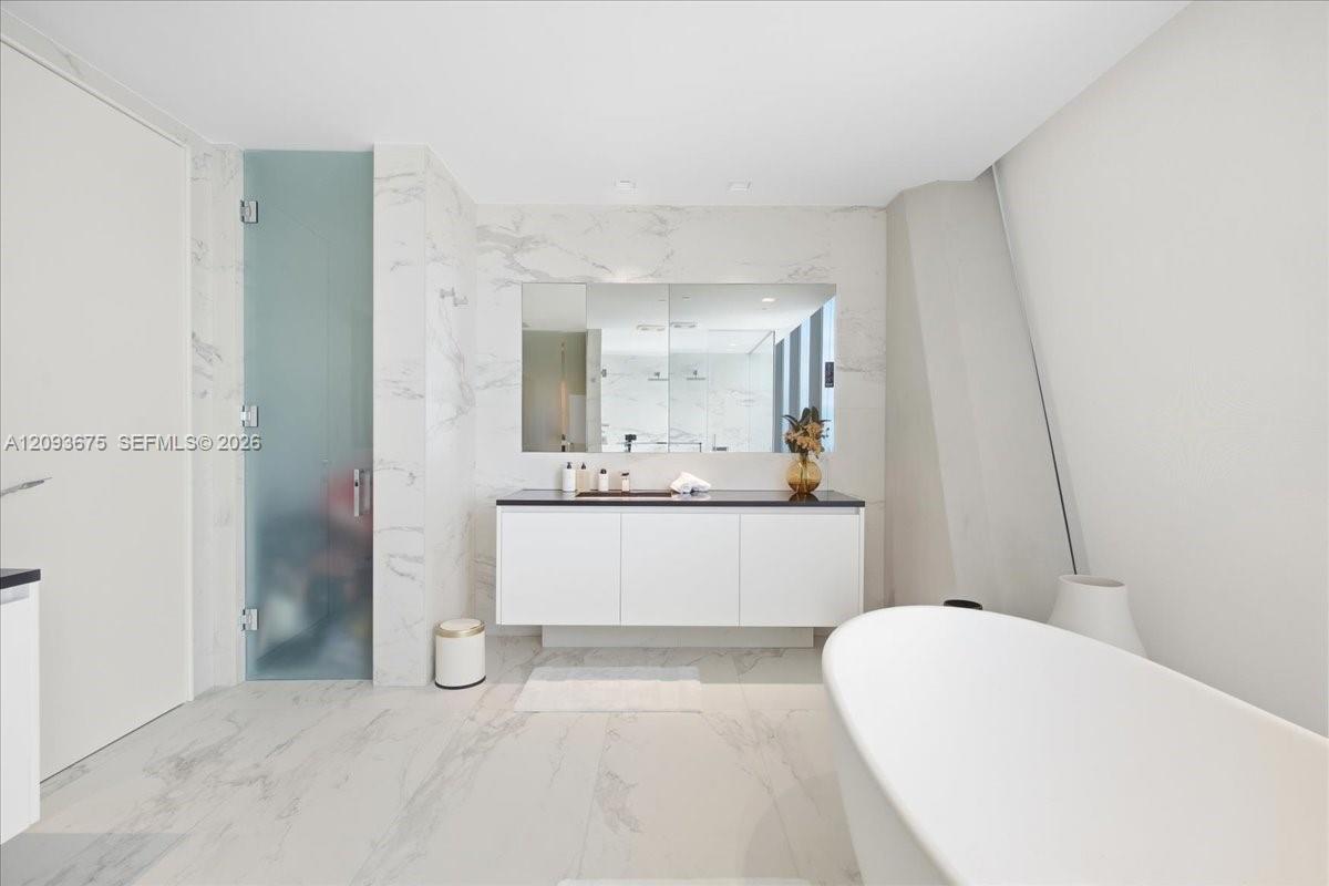 1000 Biscayne Boulevard 4102 Property Photo 18
