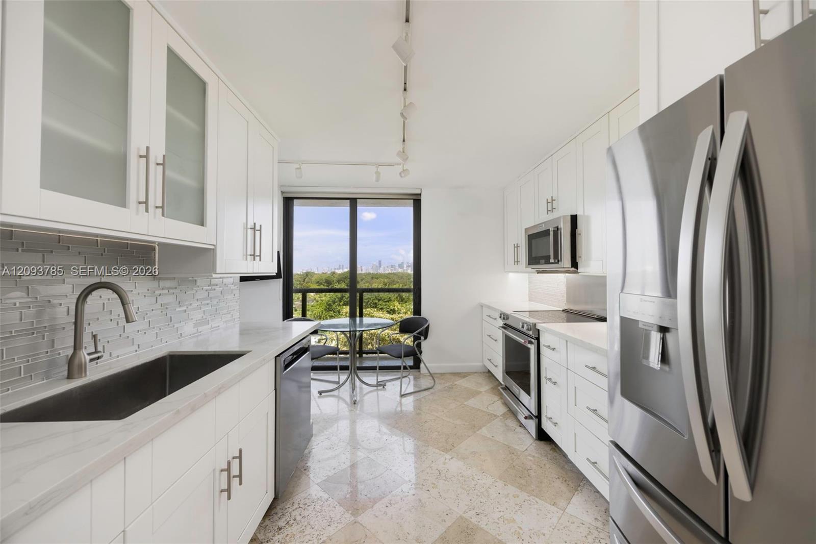 2575 S Bayshore Drive 10a & 10b Property Photo 11