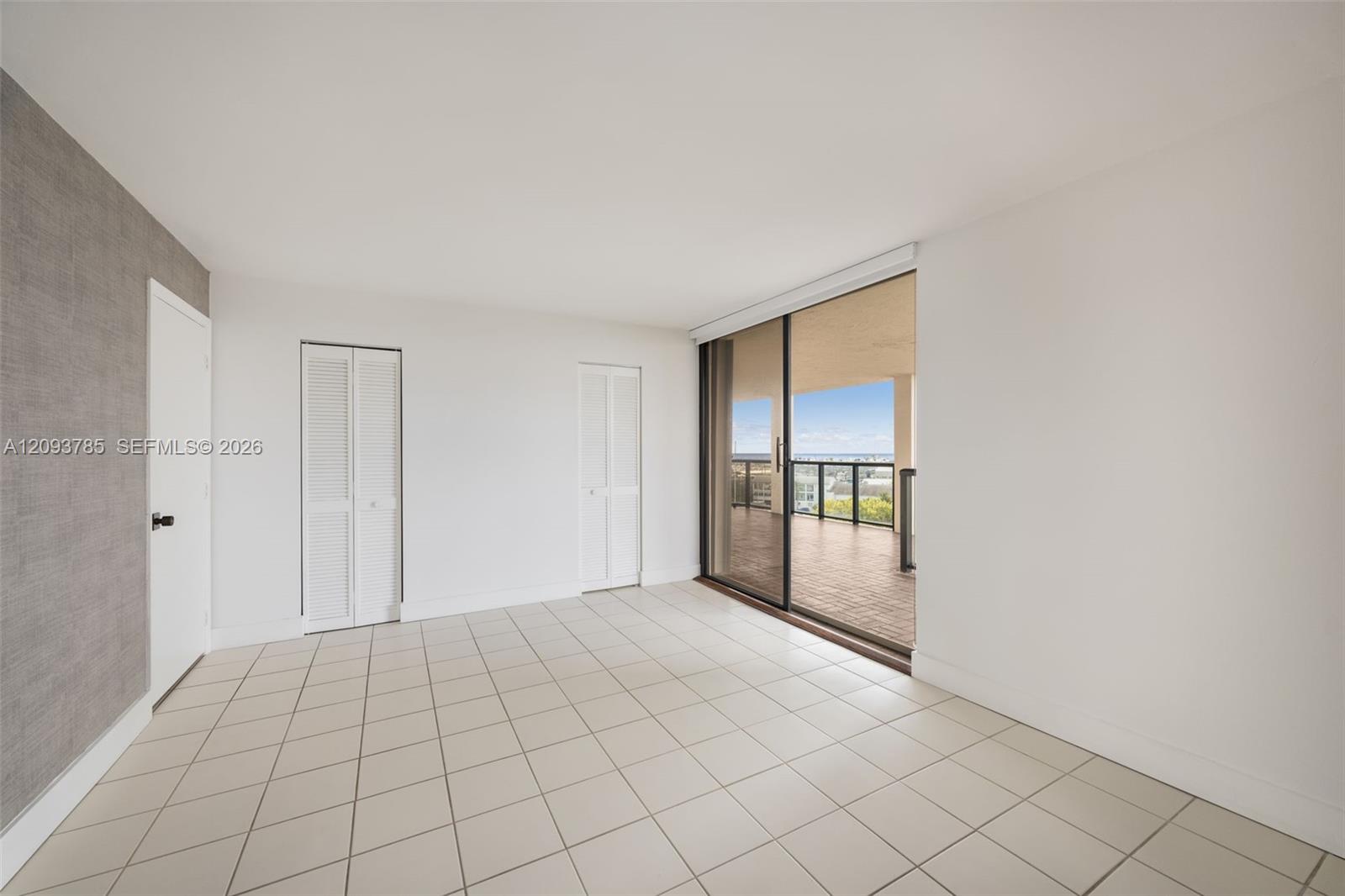 2575 S Bayshore Drive 10a & 10b Property Photo 21