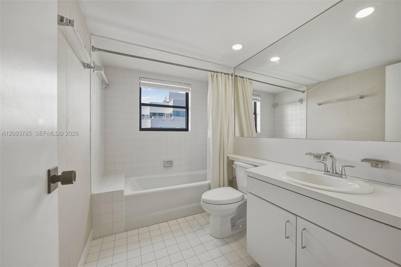 2575 S Bayshore Drive 10a & 10b Property Photo 22