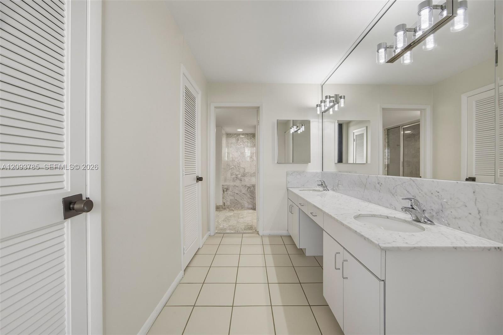 2575 S Bayshore Drive 10a & 10b Property Photo 24
