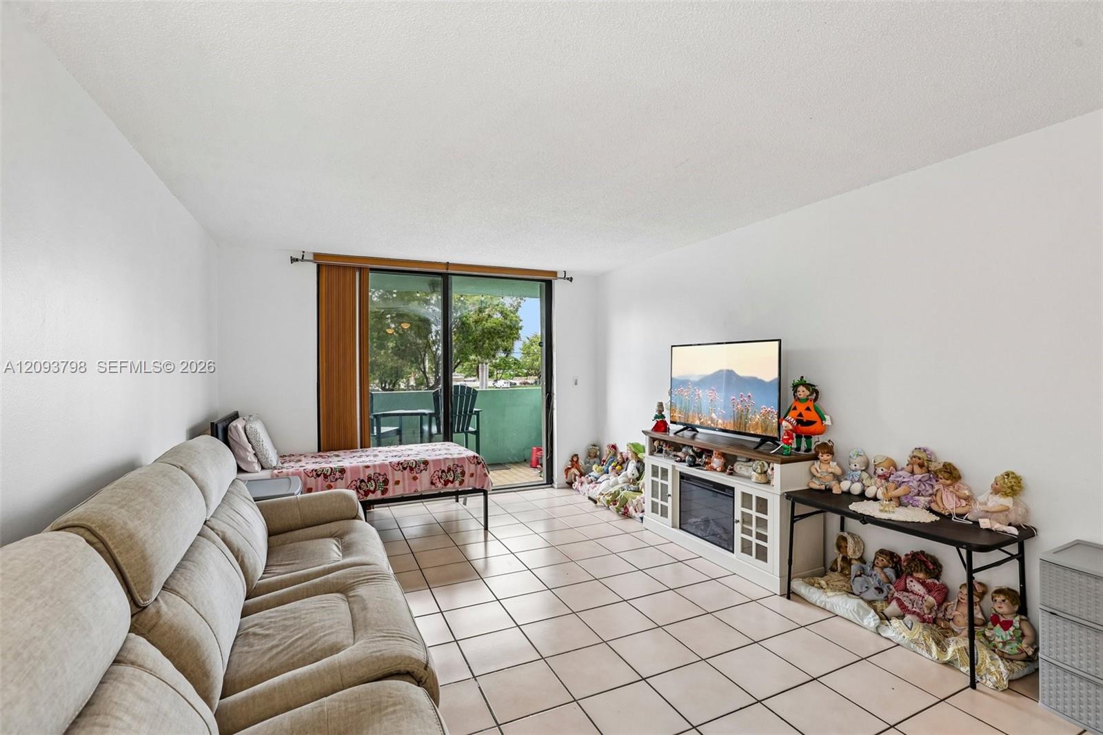1825 W 44th Place 208 Property Photo 10