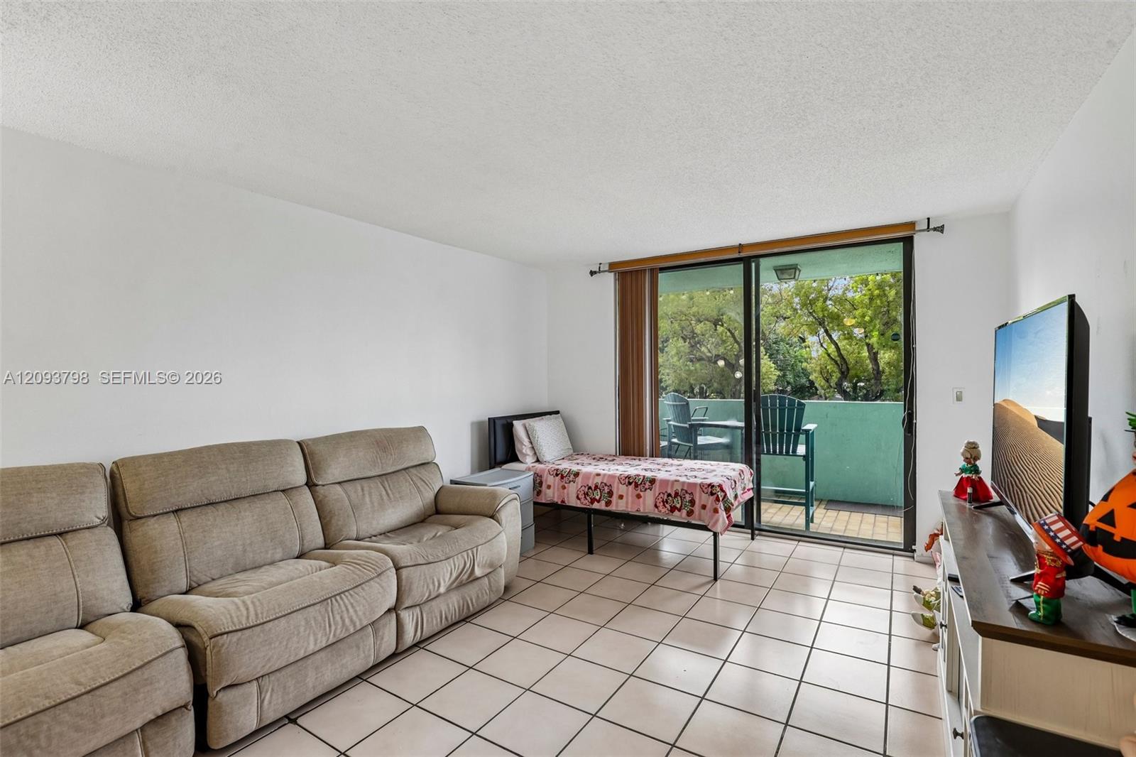1825 W 44th Place 208 Property Photo 11