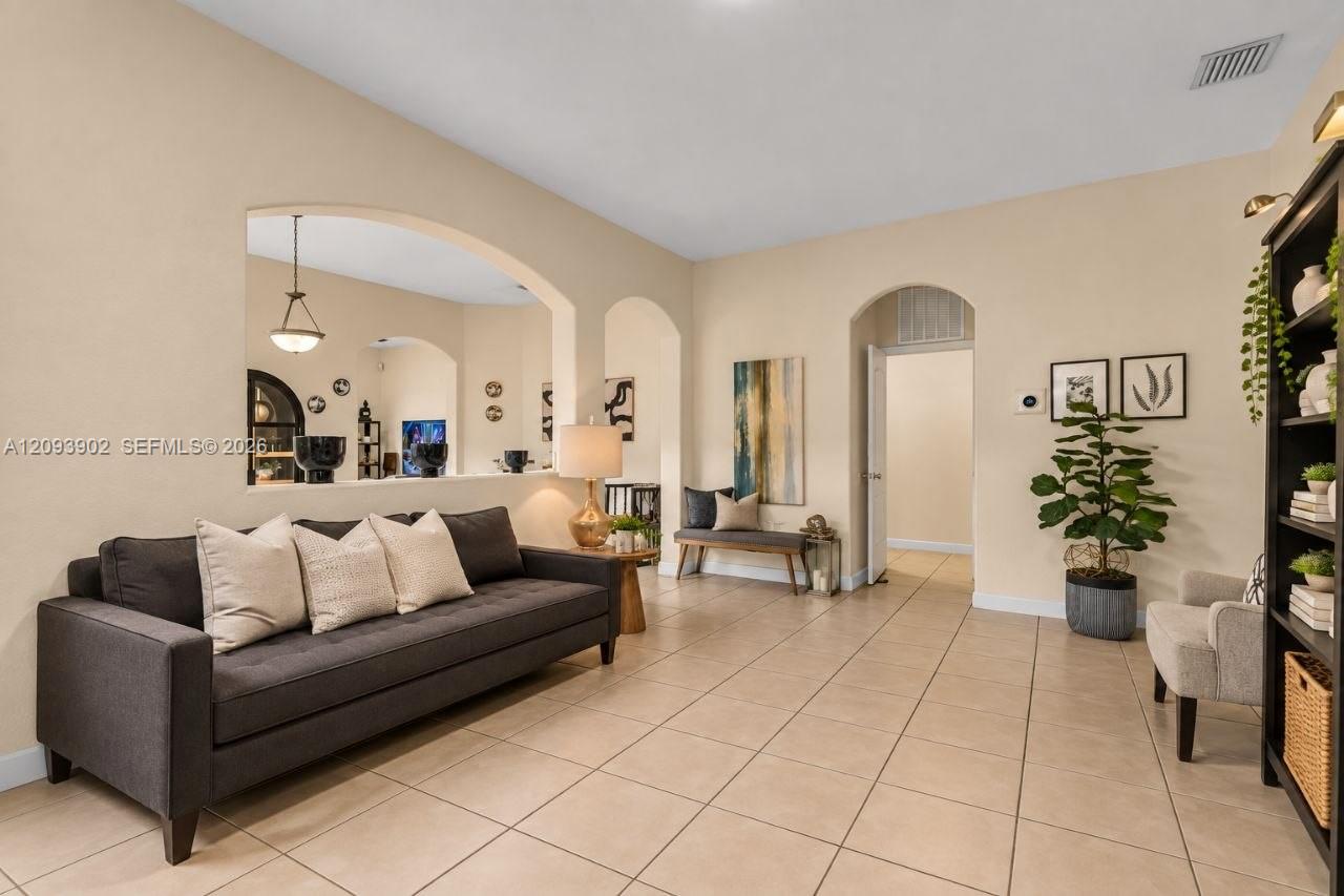 A12093902 Property Photo 6