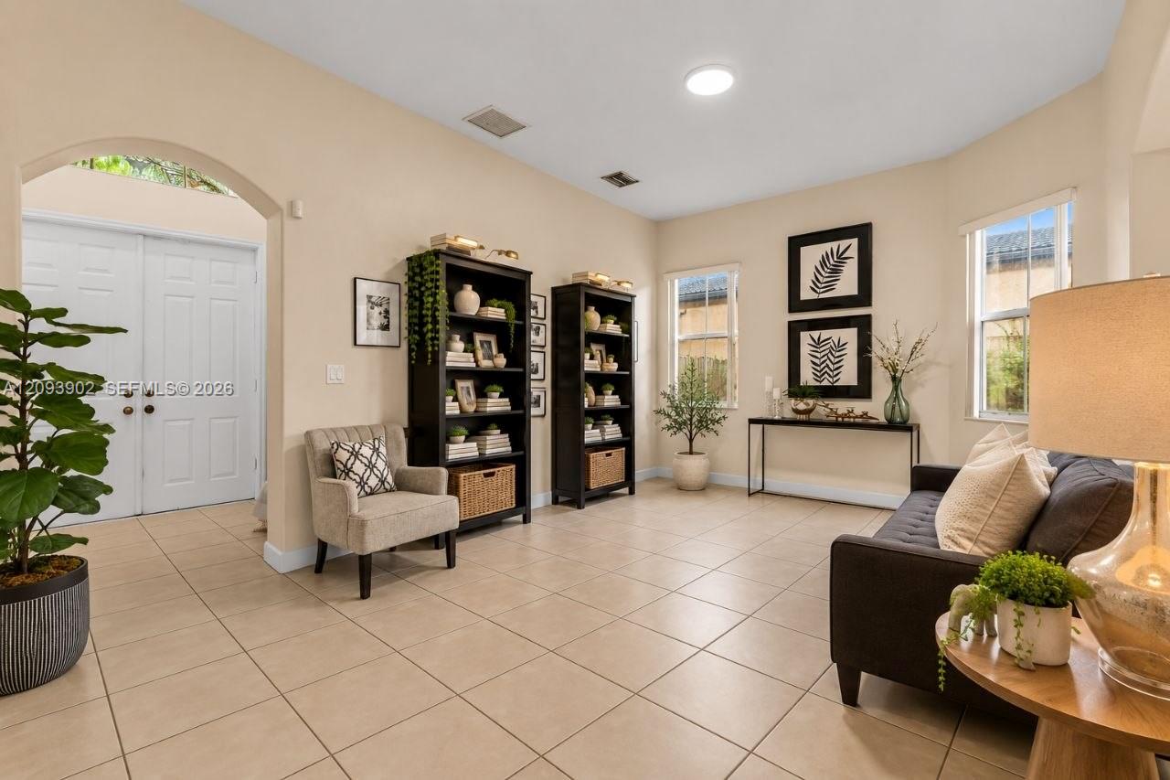 A12093902 Property Photo 7