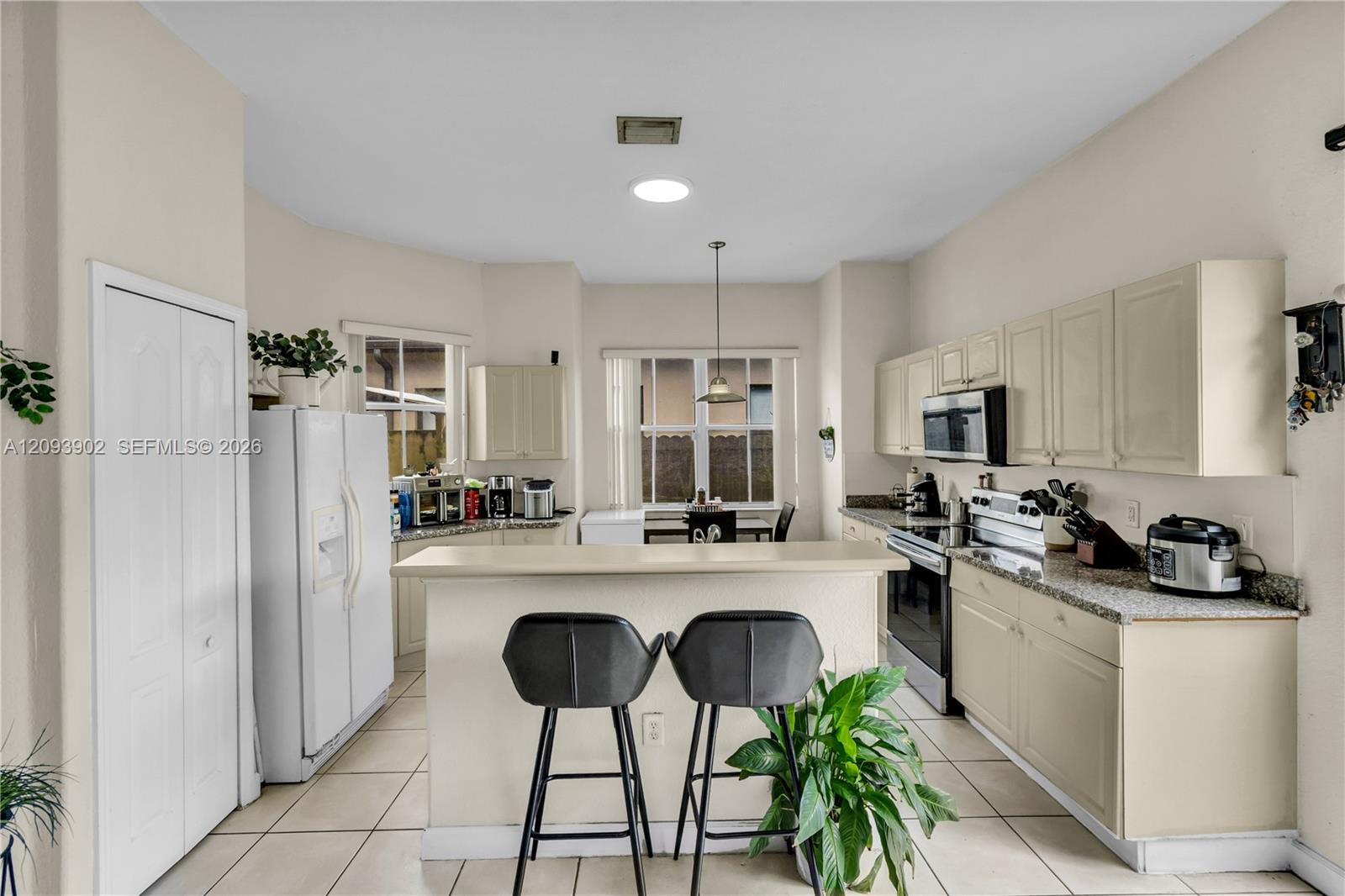 A12093902 Property Photo 12