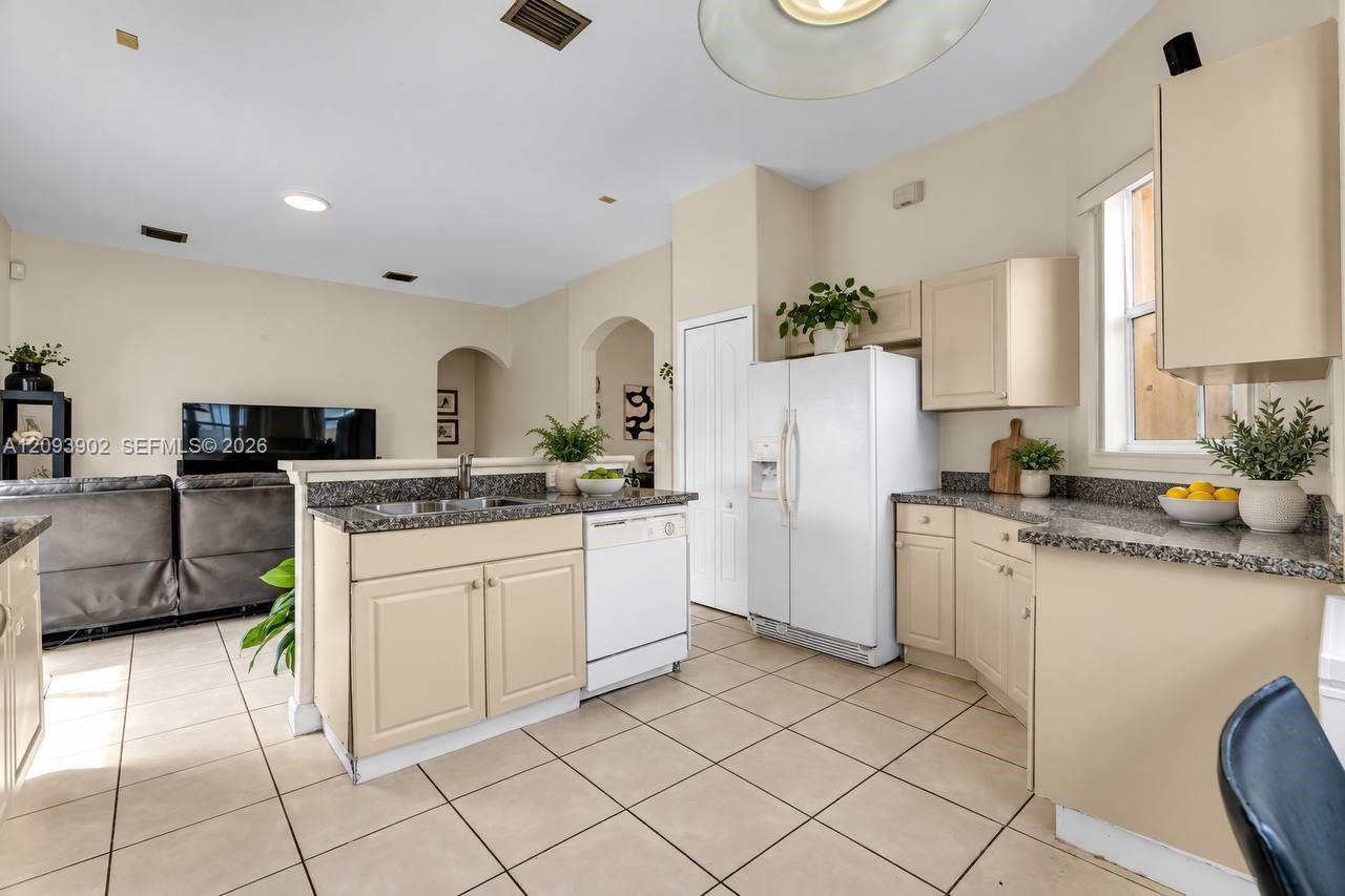 A12093902 Property Photo 13