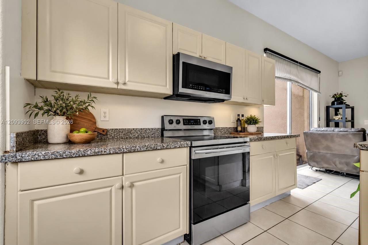 A12093902 Property Photo 14