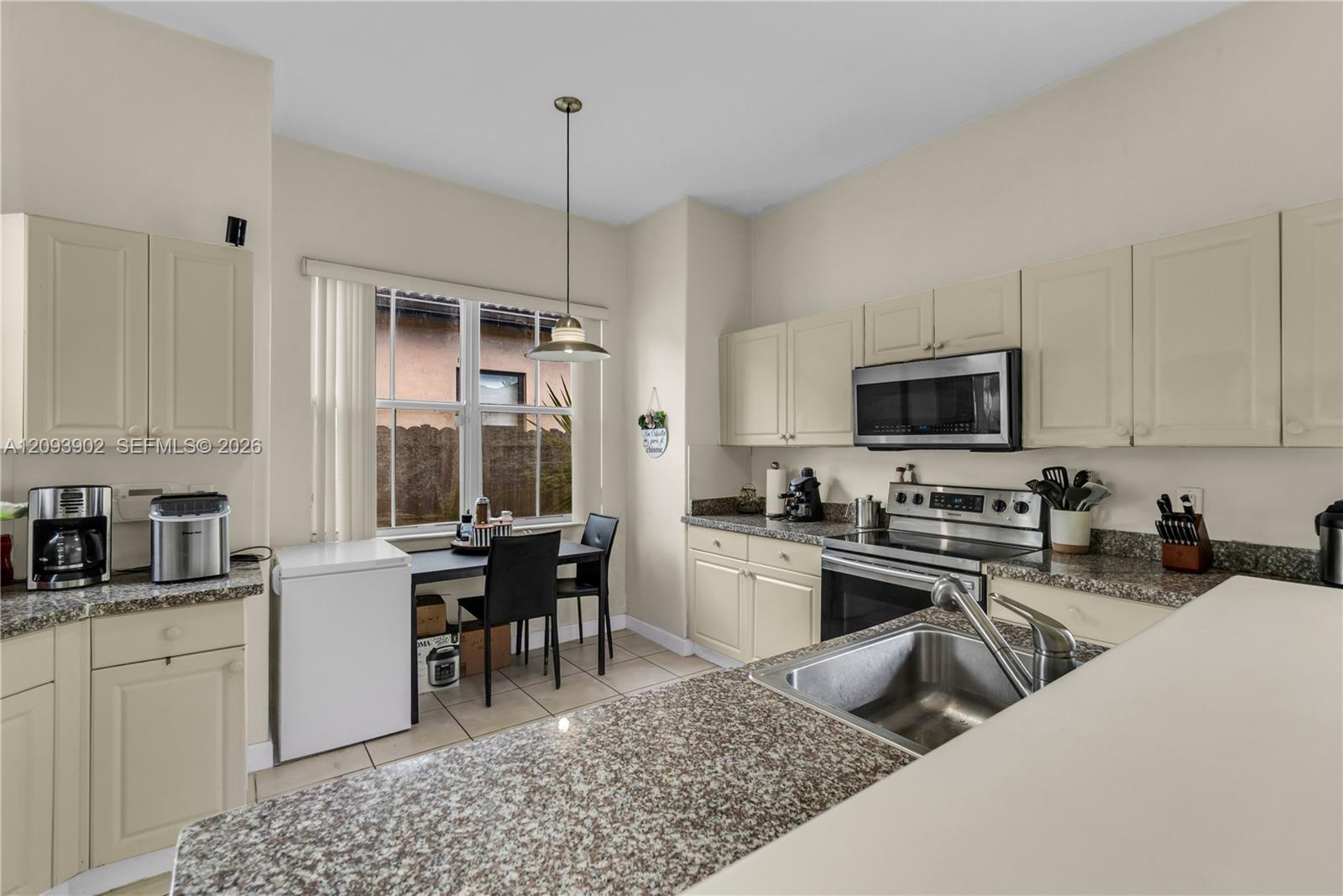 A12093902 Property Photo 15